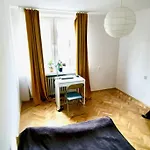 Sunshine Parkside Hideaway - 3 Bedroom - By Upstairs