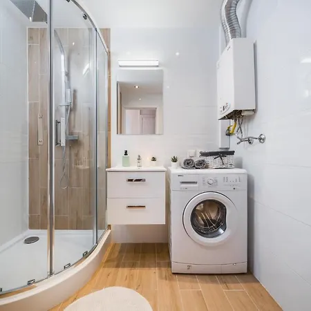 Sunshine Parkside Hideaway - 3 Bedroom - By Upstairs