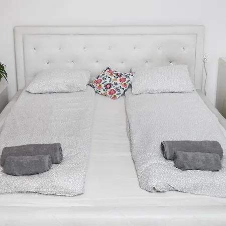 Sunshine Parkside Hideaway - 3 Bedroom - By Upstairs Lejlighed Kraków